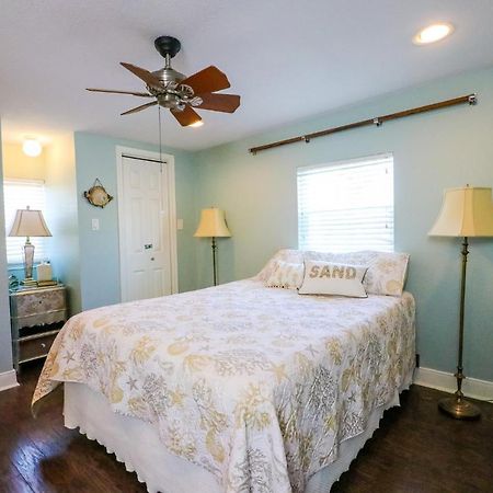 Perfect Location Spacious Yard Coffee Bar At This Lovely Beach Home Galveston Exterior photo